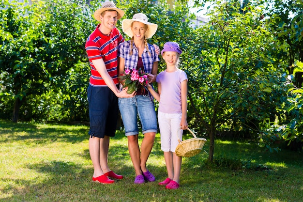 Familie im Garten