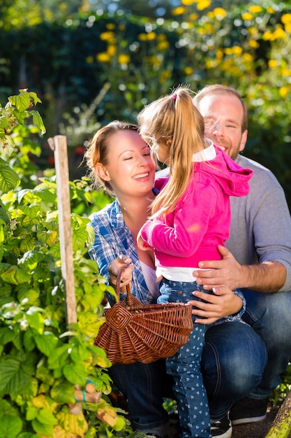 Familie im Garten