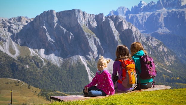 Familie in den Dolomiten