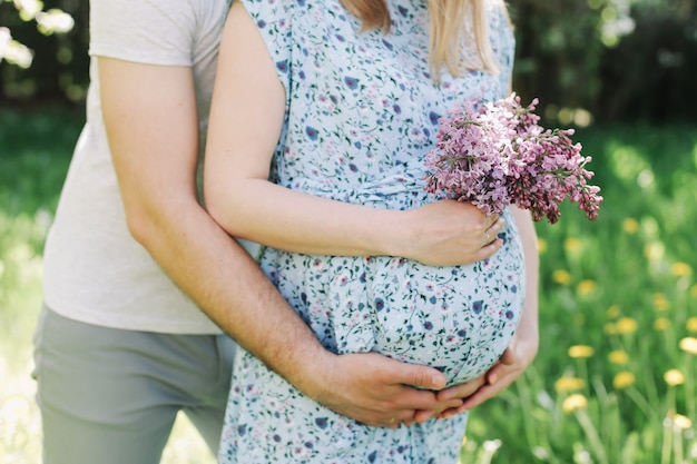 Familienpaar wartet auf Baby