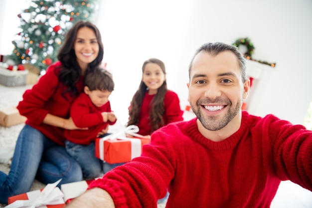 Familienporträt am Weihnachtstag