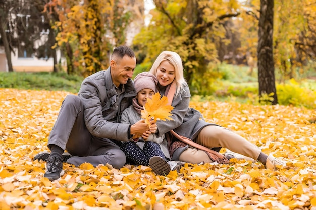 Familienporträt im Herbst