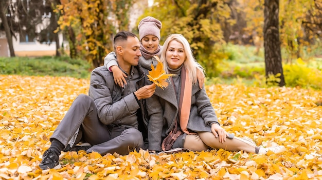 Familienporträt im Herbst