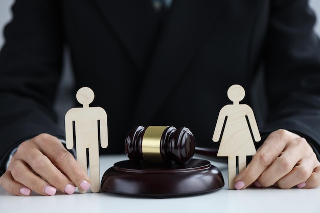 Familienscheidung und Aufteilung des Eigentums und Zahlung des Unterhaltsurteils im Scheidungskonzept