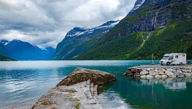 Familienurlaub, Wohnmobil-Urlaubsreise im Wohnmobil, Wohnwagen, Urlaub, schöne Natur, norwegische Naturlandschaft