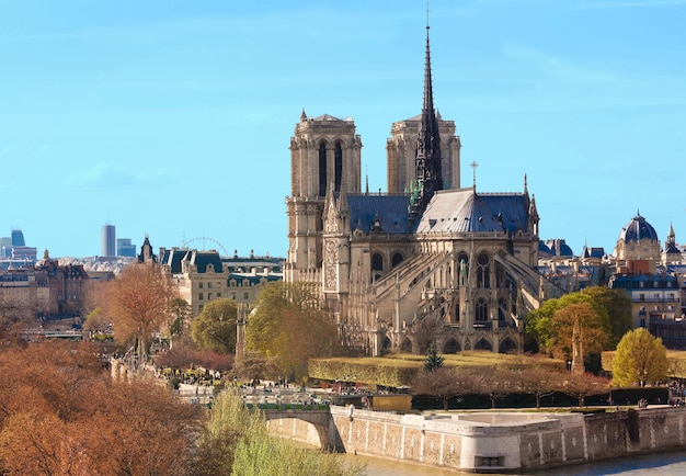 La famosa catedral católica de Notre Dame París Francia