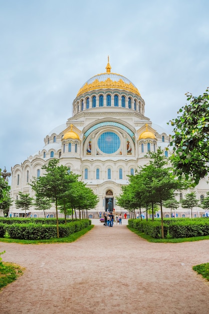 La famosa catedral naval de Kronstadt, el símbolo de la ciudad.