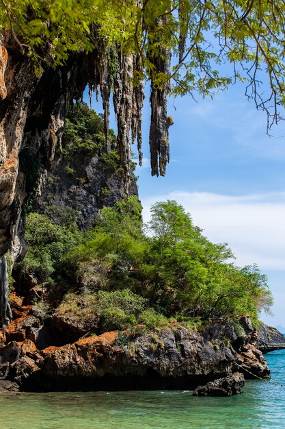 Famosa caverna Phranang em Raylay Railay Beach Krabi Tailândia