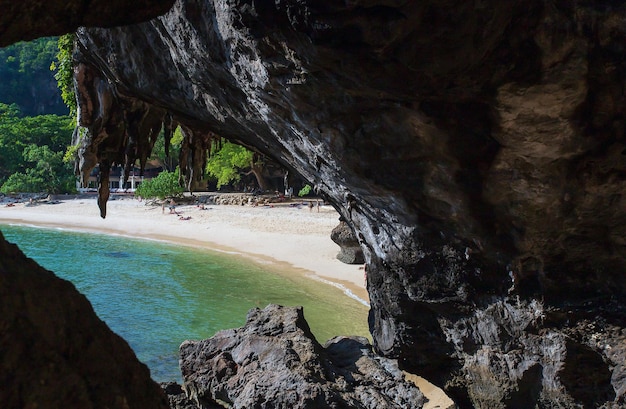 Famosa caverna Phranang em Raylay Railay Beach Krabi Tailândia