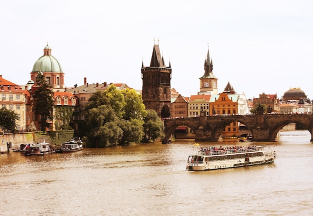 Famosa Charles Bridge e torre Praga República Checa