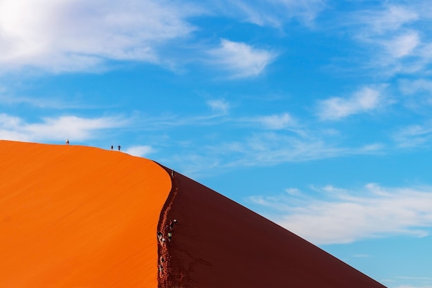 La famosa duna de arena roja 45 en el desierto de Sossusvlei Africa Namib