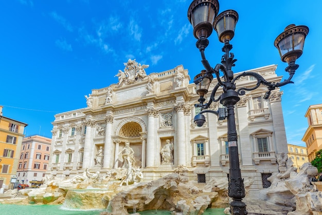 Famosa y una de las fuentes más bellas de Roma Fuente de Trevi Fontana di Trevi Italia