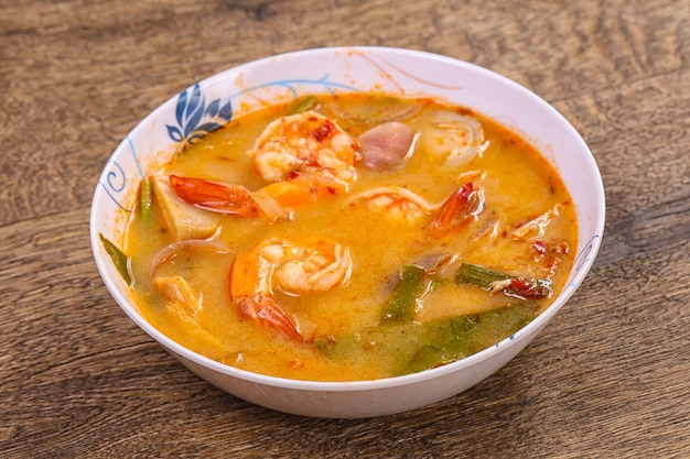 Famosa sopa tailandesa Tom Yam