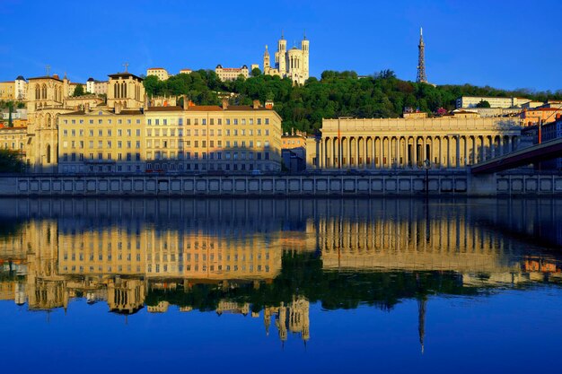 Famosa vista de Lyon con el río Saona