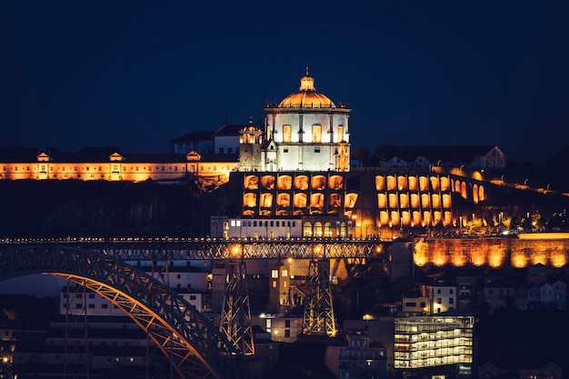 Famosa vista no porto à noite portugal europa