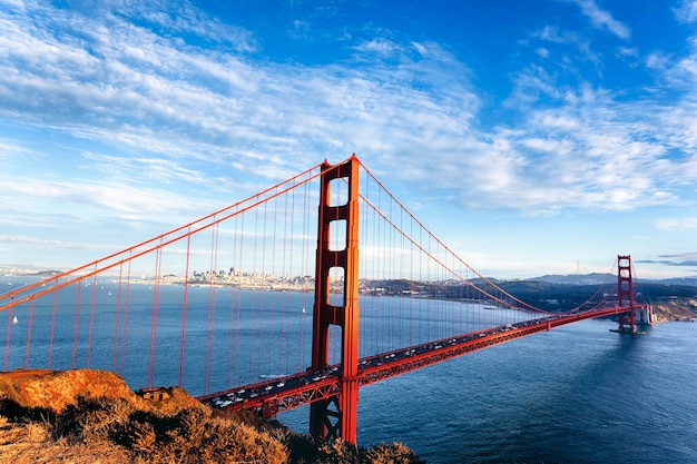 Famosa vista del puente Golden Gate en San Francisco, California, EE.