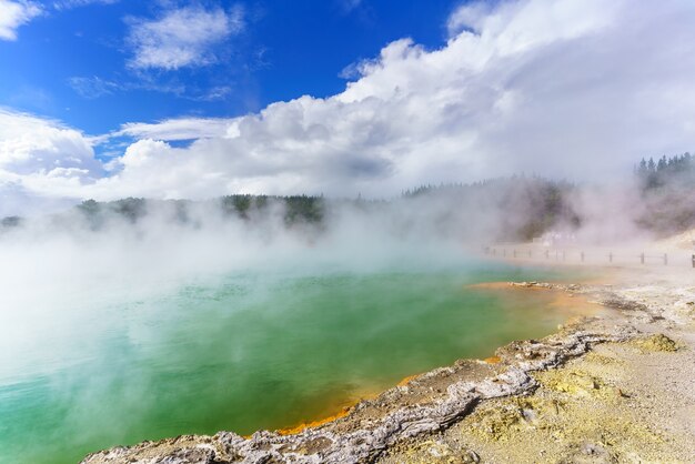 La famosa zona geotérmica Champagne Pool Wai-O-Tapu, Rotorua, Isla Norte de Nueva Zelanda