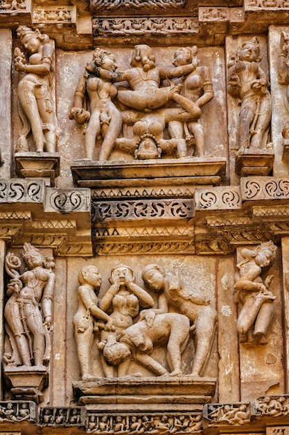 Famosas esculturas eróticas de piedra de Khajuraho