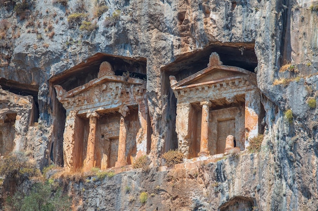 Famosas tumbas de Lycian de la antigua ciudad de Caunos, Dalyan, Turquía