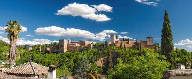 Foto famoso antiguo fuerte árabe de la alhambra