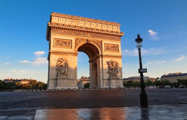 El famoso arco triunfal París Francia