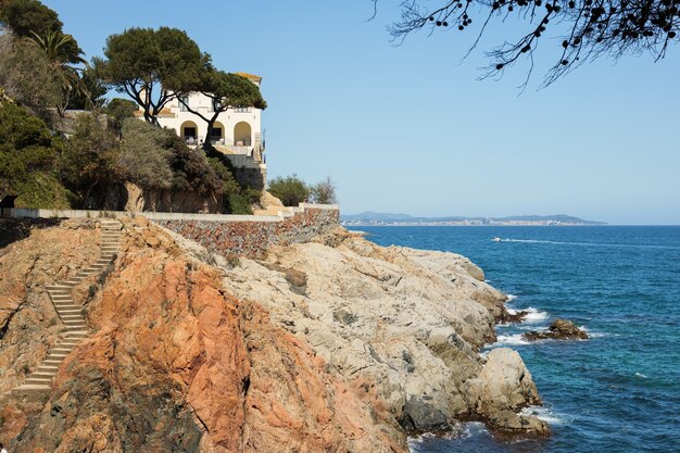 Famoso circuito español cami de ronda junto al mar mediterráneo en costa brava s agaró cataluña españa