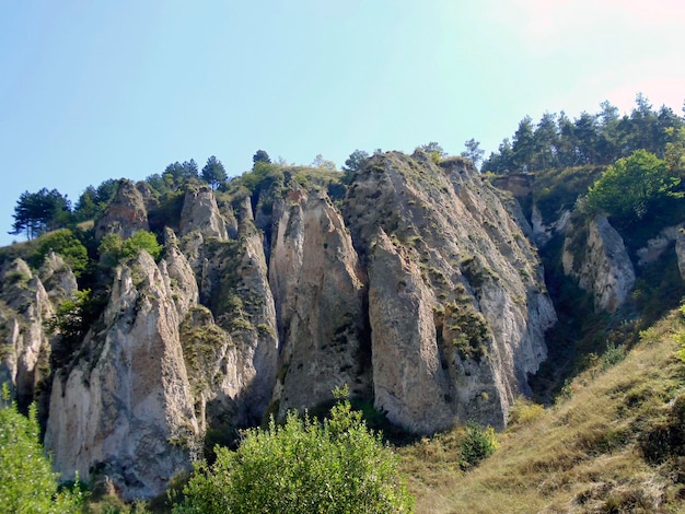 Famoso destino turístico armênio Khndzoresk, vila com cavernas em Goris, Syunik, Armênia.