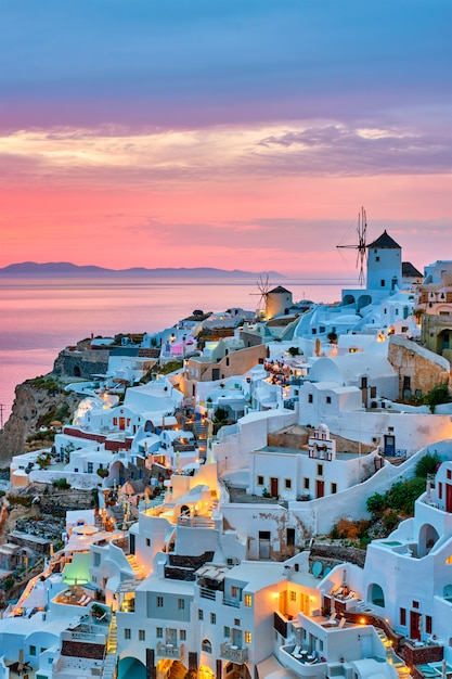 Famoso destino turístico grego Oia, Grécia
