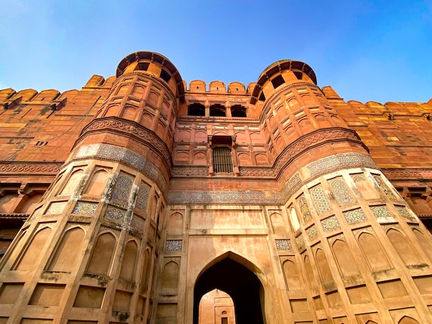 El famoso fuerte rojo en la ciudad de Agra India Los turistas visitan una popular atracción turística