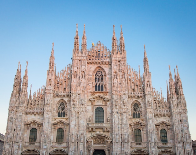 El famoso monumento de la ciudad de Milán, Italia