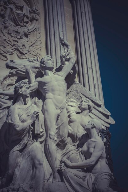 Famoso Parque del Retiro de Madrid temprano en la mañana. Monumento a Alonso XII, parque del retiro, Madrid, España