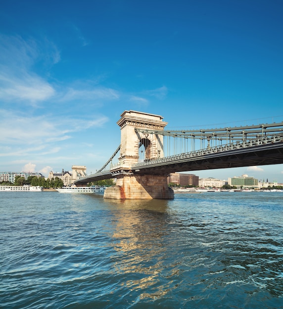 Famoso Puente de las Cadenas en Budapest, Hungría