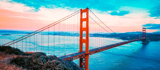 Famoso puente Golden Gate, San Francisco, procesamiento fotográfico especial.