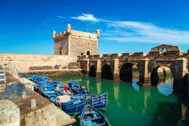 Los famosos barcos azules en el puerto de Essaouira