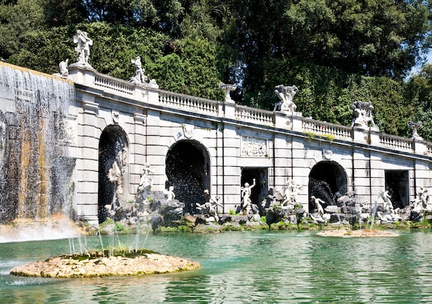 Famosos jardines italianos de Reggia di Caserta, Italia.