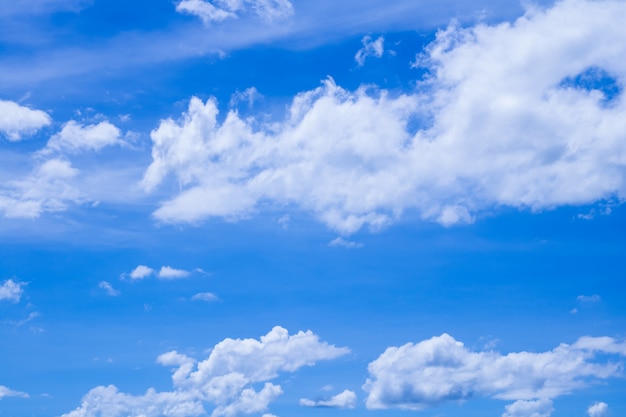 Fantasía y nube dinámica vintage y cielo.