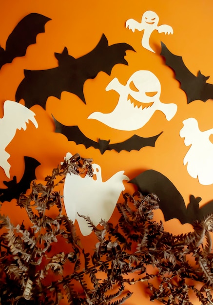 fantasmas e morcegos próximos a folhas secas Artesanato de Halloween Decorações de Halloween para a casa