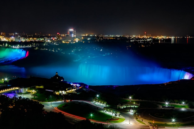 Fantásticas vistas das cataratas do niágara à noite, ontário, canadá