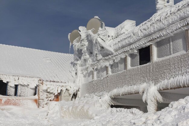 Fantástico de la escultura en la montaña en la nieve, Israel