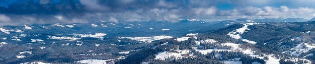 Fantastische Winterlandschaft Blauer Himmel Karpaten Ukraine Europa Welt der Schönheit