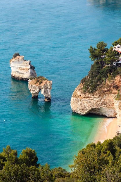 Faraglioni di Apulien Baia Delle Zagare Italien