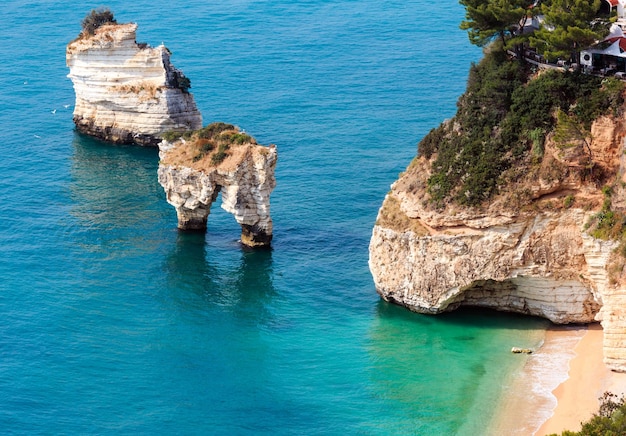 Faraglioni di Apulien Baia Delle Zagare Italien