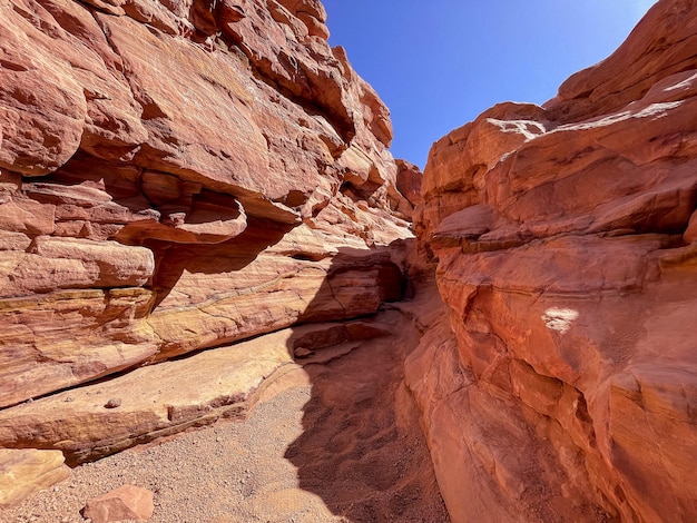 Farbige Salam-Schlucht in den schönen geschwungenen Kalksteinen der Sinai-Halbinsel