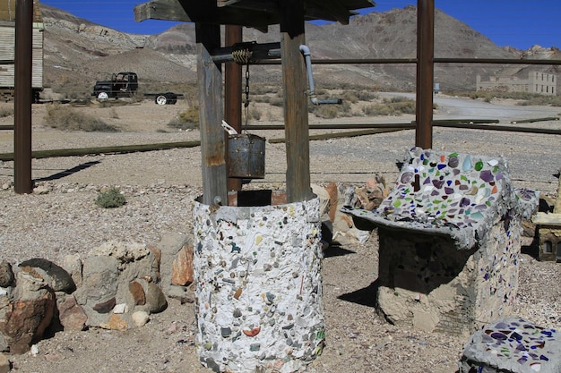 Farbige Steine in der Geisterstadt Rhyolite Kalifornien