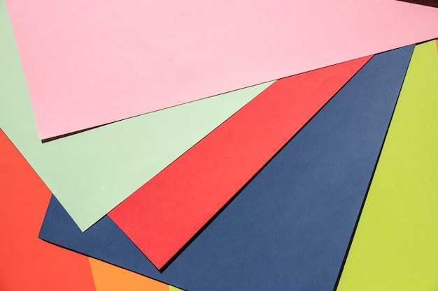 farbiges Papier. Grafischer geometrischer kreativer Farbpapierhintergrund