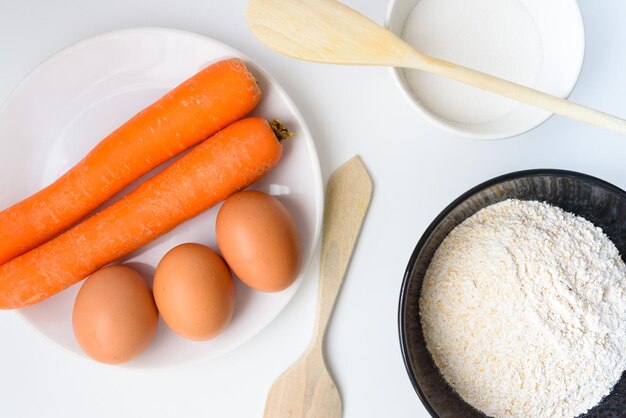 Foto farinha de cenouras e ovos para assar harina zanahorias y huevos para reposteria