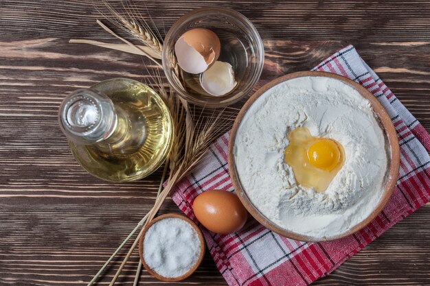 Farinha e ovos para bolos caseiros