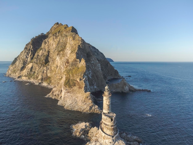 Foto el faro abandonado aniva en la vista aérea de sakhalin islandrussia