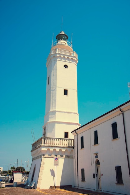 Faro antiguo del siglo XVIII en Rimini Italia