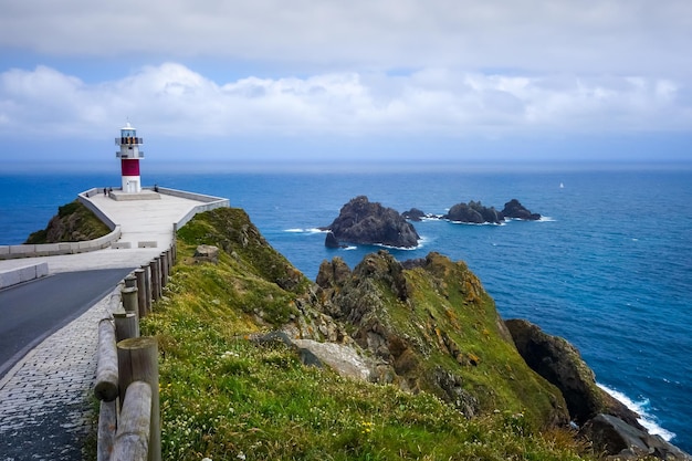 Faro Cabo Ortegal acantilados y océano atlántico Galicia España